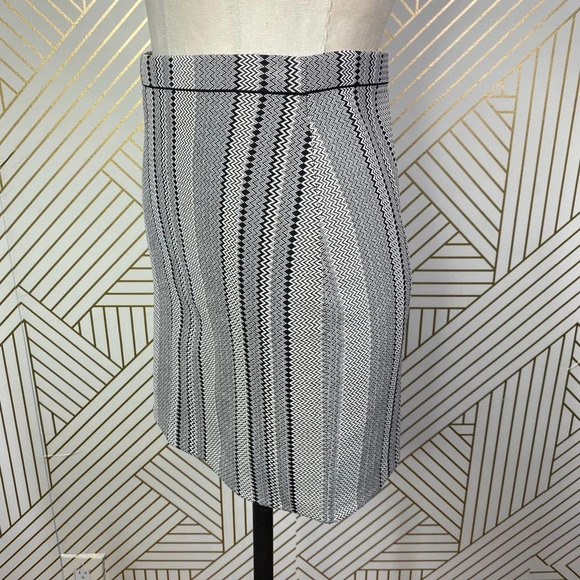 Theory Nellida Zig-Zag Stripe Mini Knit Skirt in Black & Cream Size US Small - Picture 6 of 12